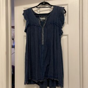 Free People baby doll tunic  size xs blue distressed  in excellent condition